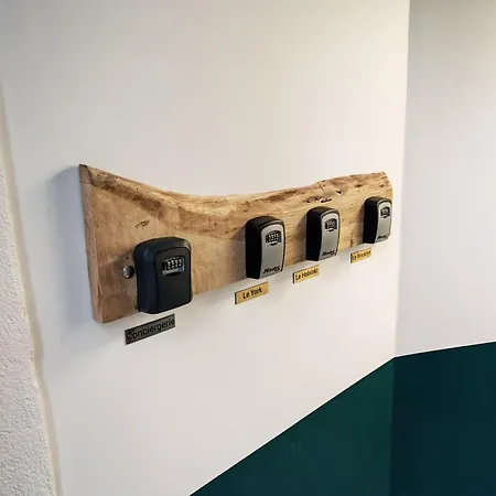 Neufs Classes 3 Etoiles - Vic Le Comte - Auvergne *