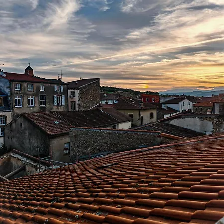 Neufs Climatisés - Classé 3 étoiles - Vic Le Comte - Auvergne Apartamento