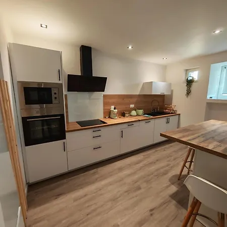 Neufs Climatisés - Classé 3 étoiles - Vic Le Comte - Auvergne Apartamento