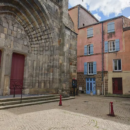 Neufs Climatisés - Classé 3 étoiles - Vic Le Comte - Auvergne * Vic-le-Comte