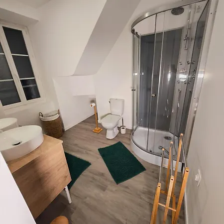 Neufs Climatisés - Classé 3 étoiles - Vic Le Comte - Auvergne Apartamento