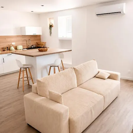 L'immeuble Du Monde Rose - Neufs Climatises - Classes 3 Etoiles - Vic Le Comte - Auvergne * Vic-le-Comte