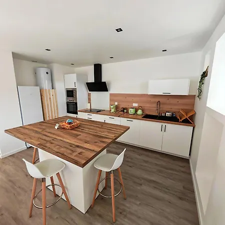 L'immeuble Du Monde Rose - Neufs Climatises - Classes 3 Etoiles - Vic Le Comte - Auvergne Apartment Vic-le-Comte