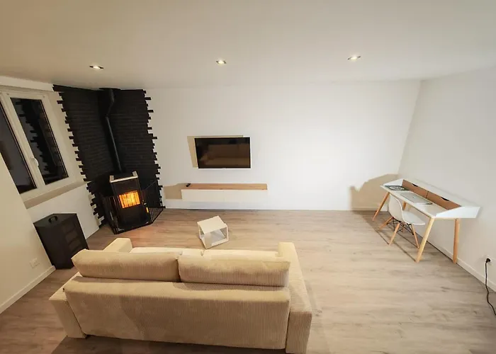 Neufs Classes 3 Etoiles - Vic Le Comte - Auvergne * Vic-le-Comte